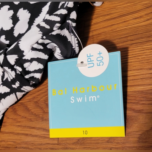 NWT Women's One-piece Swimsuit - Picture 3 of 7